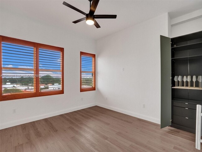 Building Photo - 2421 Lake Pancoast Dr
