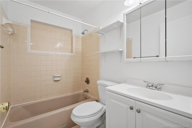 Building Photo - 797 SW 36th Terrace