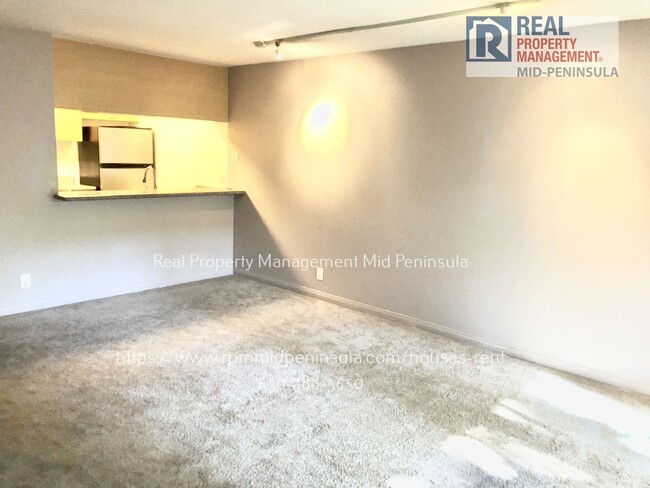 Building Photo - Rent drop: Bright 1 Bedroom / 1 Bathroom +...