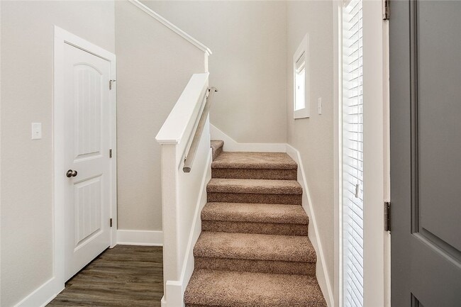 Building Photo - 1410 Holleman Dr
