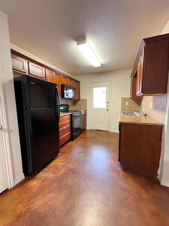 Building Photo - 207 B Andy Ln