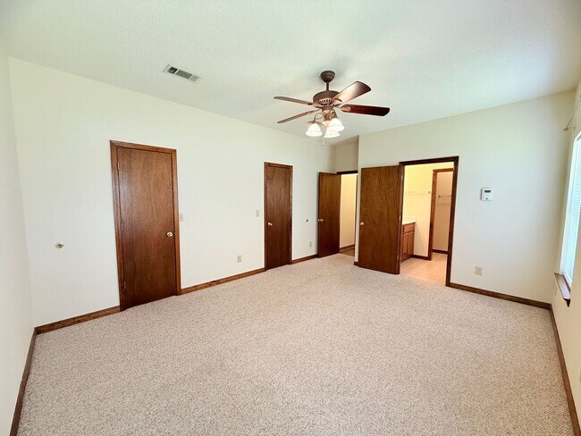Foto del edificio - Custom Home On 1.78 Acre Lot