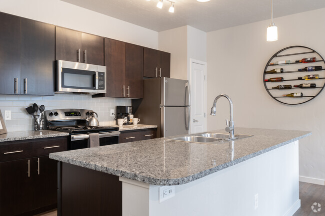 1BD, 1BA - 774SF - The District at Parkcenter