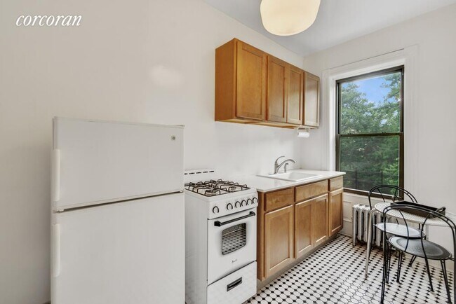 Building Photo - 288 Park Pl