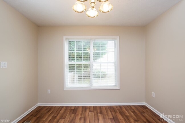 Building Photo - 302 Bethel Dr