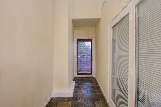 Building Photo - 5313 Palmetto St