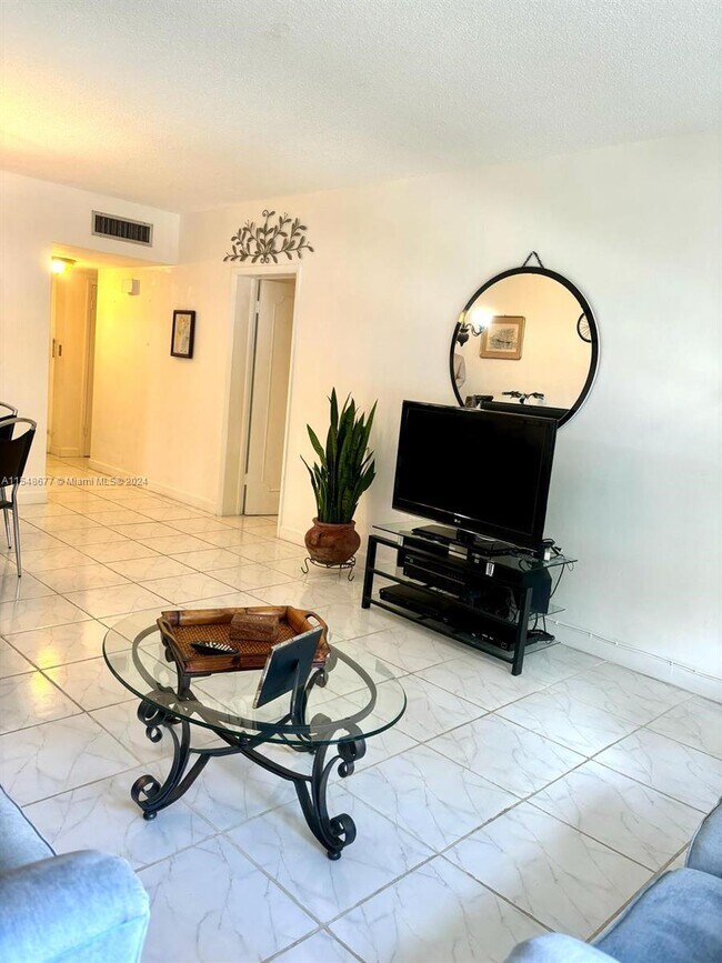 Building Photo - 18707 NE 14th Ave