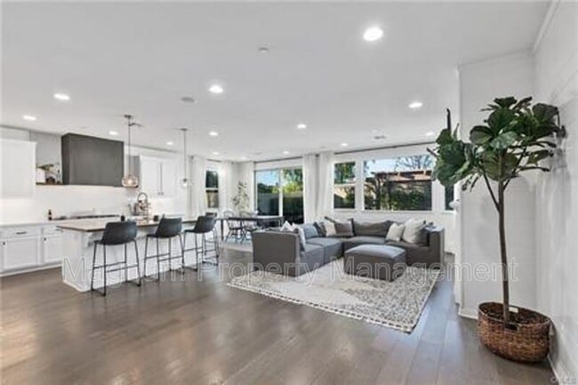 Building Photo - 31650 Sweetwater Cir
