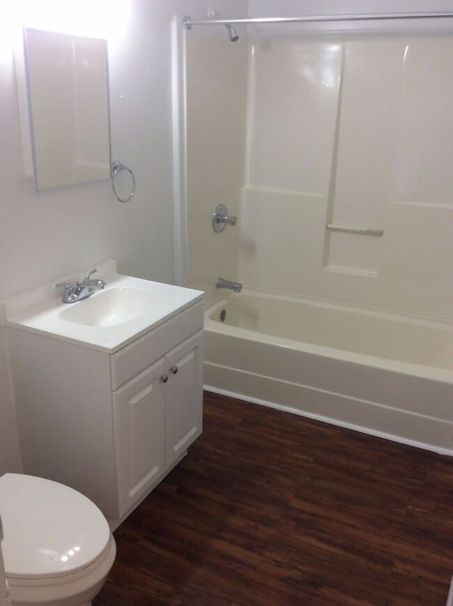 Building Photo - Downtown York City-2 Bedroom Apartment-Par...