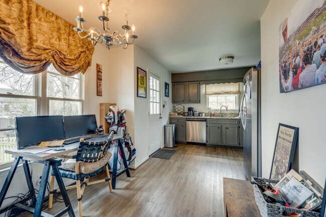 Foto del edificio - 2 Bed/1 Bath Duplex in the Heart of Sylvan...