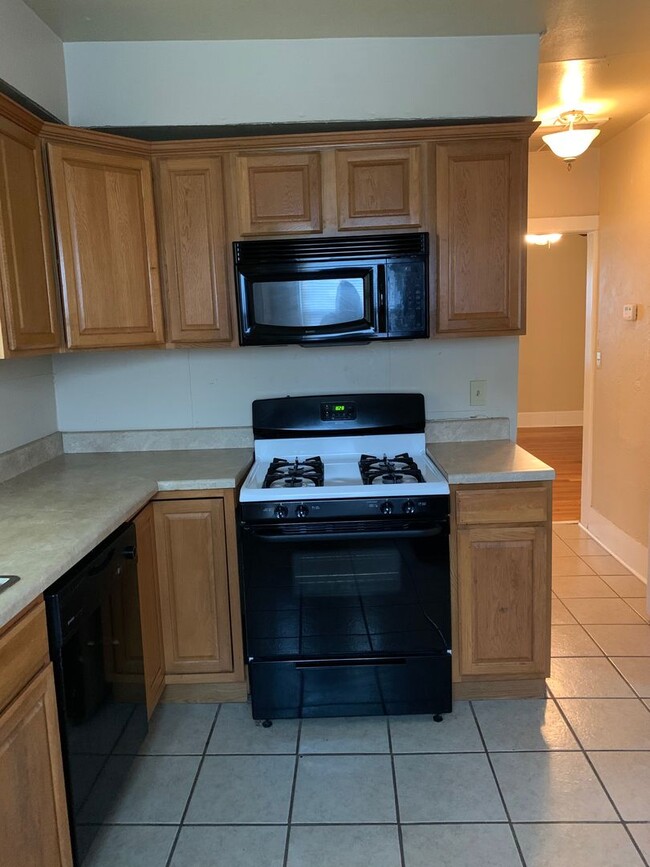 Building Photo - Wonderful 2 Bedroom Home For Lease