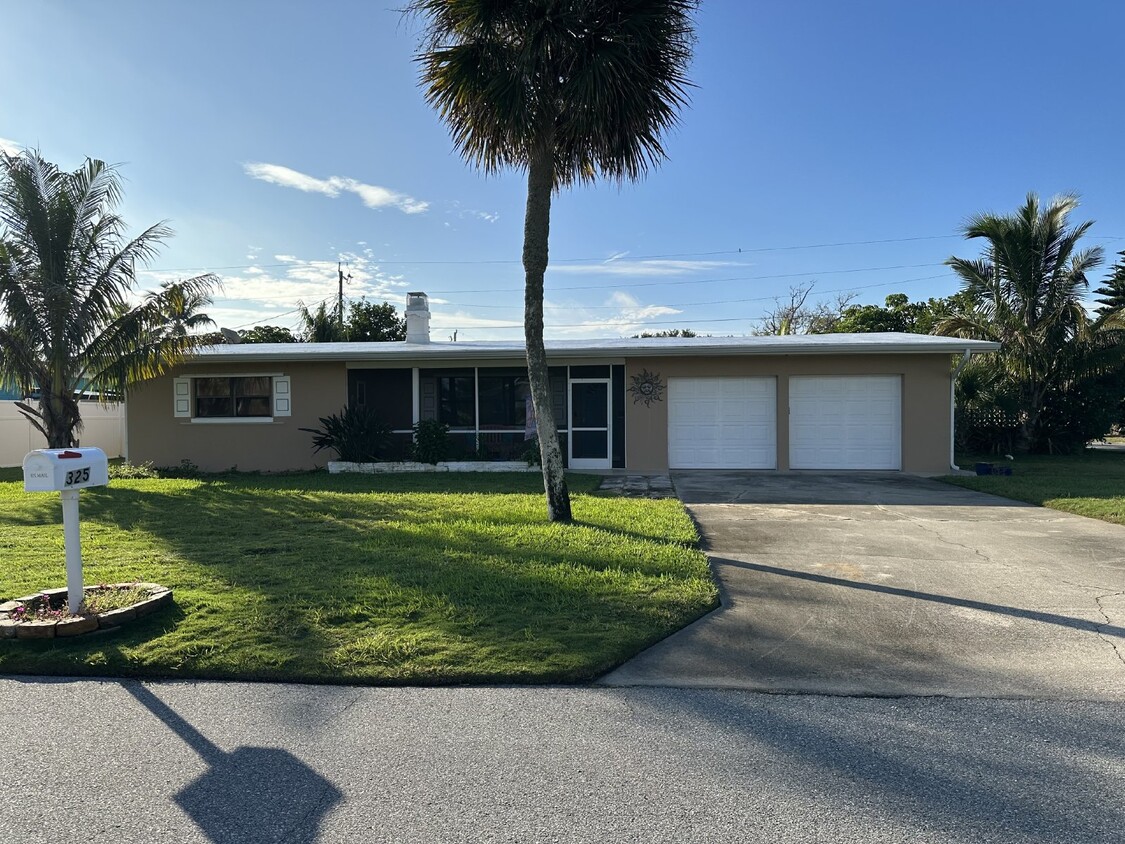 Foto principal - Gorgeous Beachside Pool Home!!