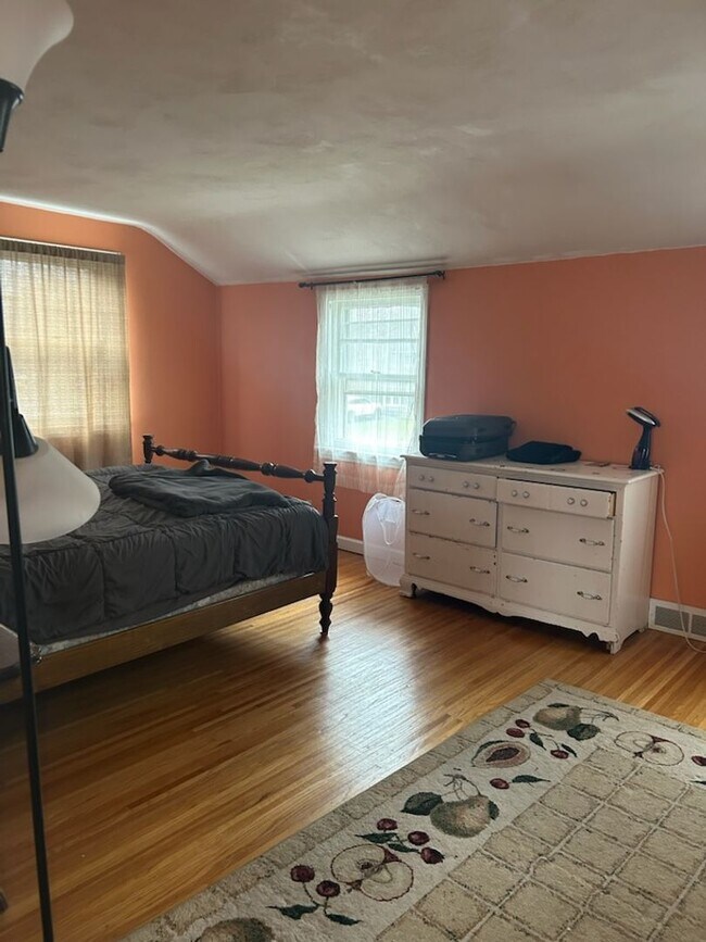 Building Photo - Beautiful 3 Bedroom, 2 Bathroom Home – Wal...