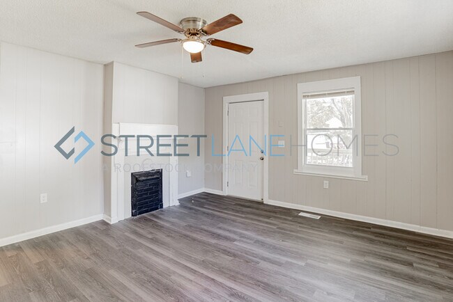 Building Photo - Charming 2 Bedroom in Anderson!