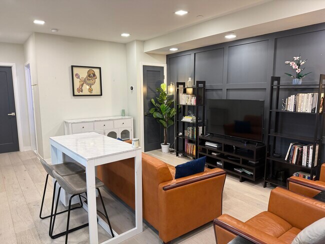 Sala de estar - 1355 Bryant St NE