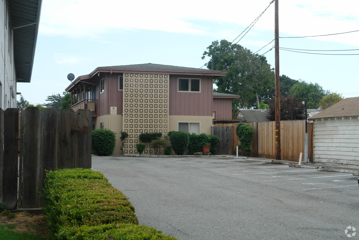 Building Photo - Sequoia Apartments