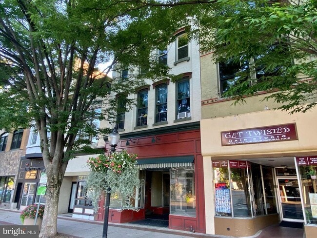 Building Photo - 255 E High St