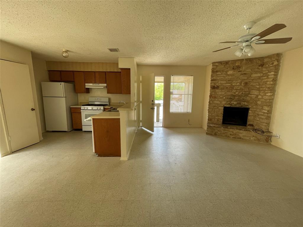 Foto del edificio - 9809 Roxanna Dr