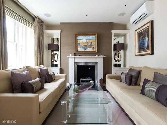 Building Photo - 555 Madison St