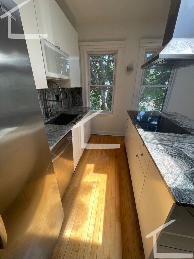 Foto del edificio - HOT CAMBRIDGE LISTING!!!!!