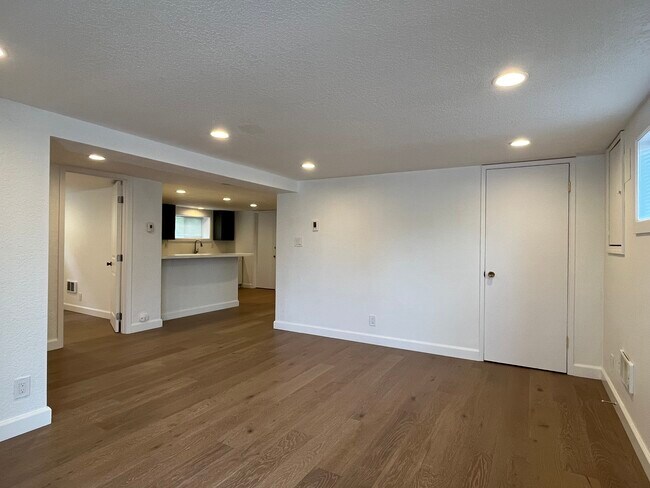 Foto del edificio - 9219 8th Ave NW