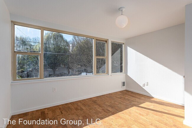 Foto del edificio - 9020 35th Ave SW