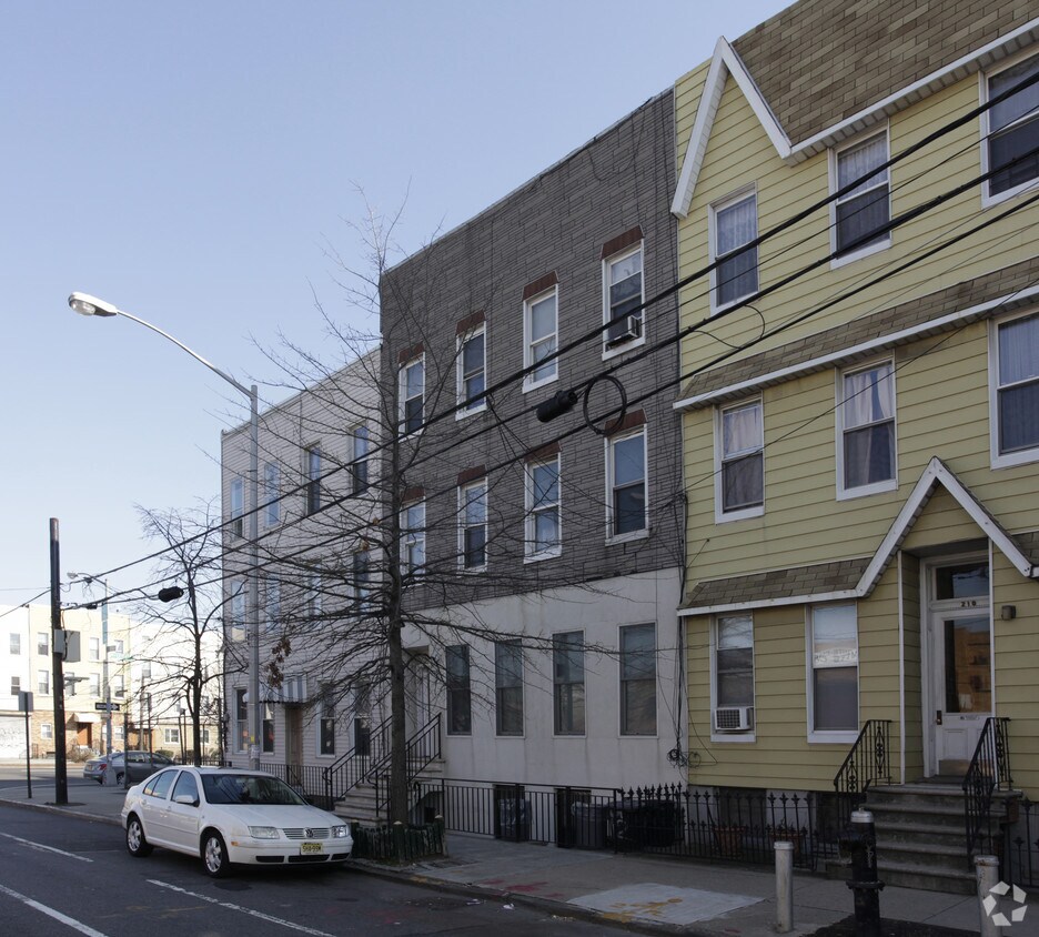 Primary Photo - 212 Freeman St