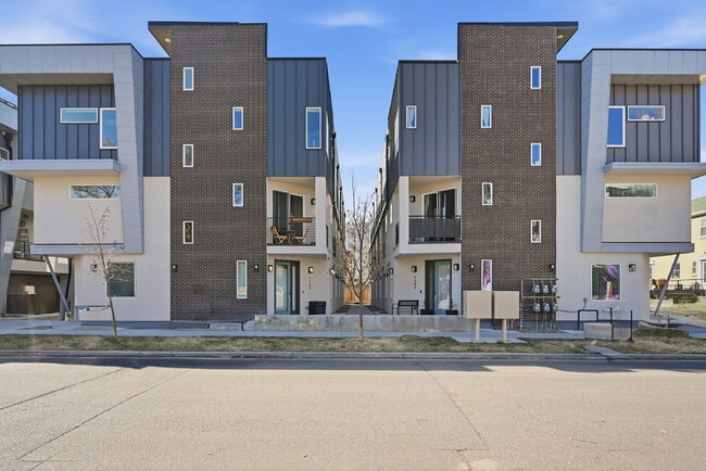 Building Photo - $3,497.95- 3 Bed, 3.5 Bath Townhome In Denver with Rooftop Deck and NEW Carpets