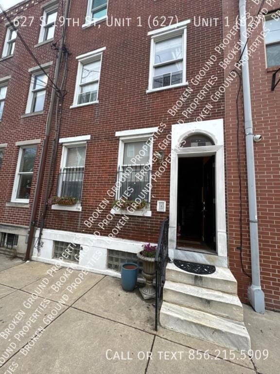 Building Photo - 627 S 19th St