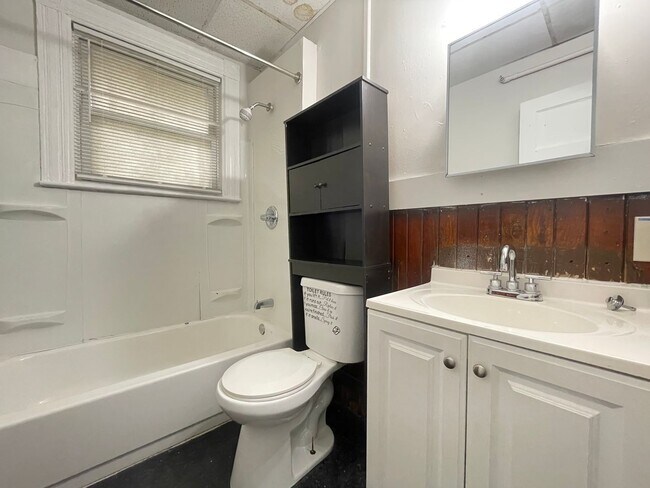 Building Photo - 459 Beech St