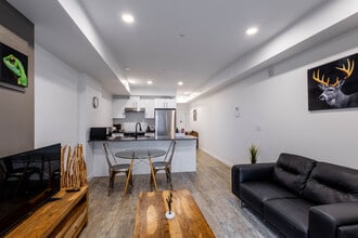 Building Photo - 1827 Albert St