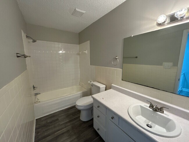 Foto del edificio - 45 Woodmont Dr