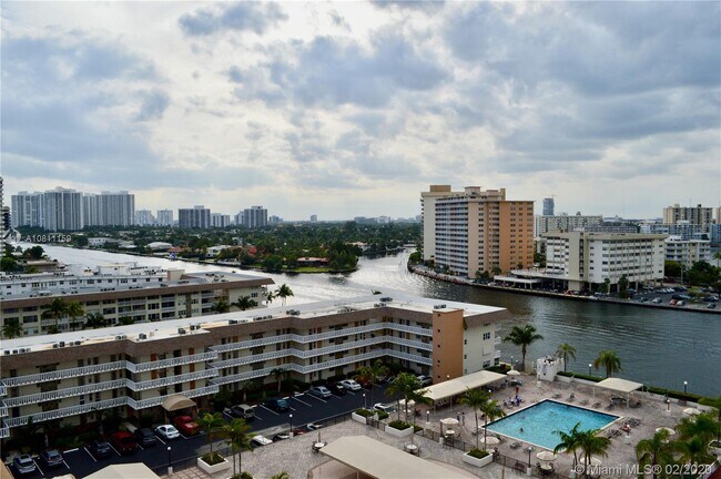 Building Photo - 1865 S Ocean Dr