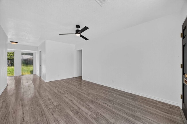 Foto del edificio - 6207 Heron Dr
