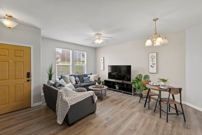 Building Photo - 7861 Sandy Springs Point