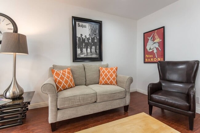 Foto del edificio - 1348 N Vista St