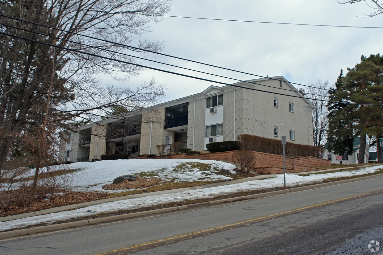 Summit Crest Apartments Milford, MI