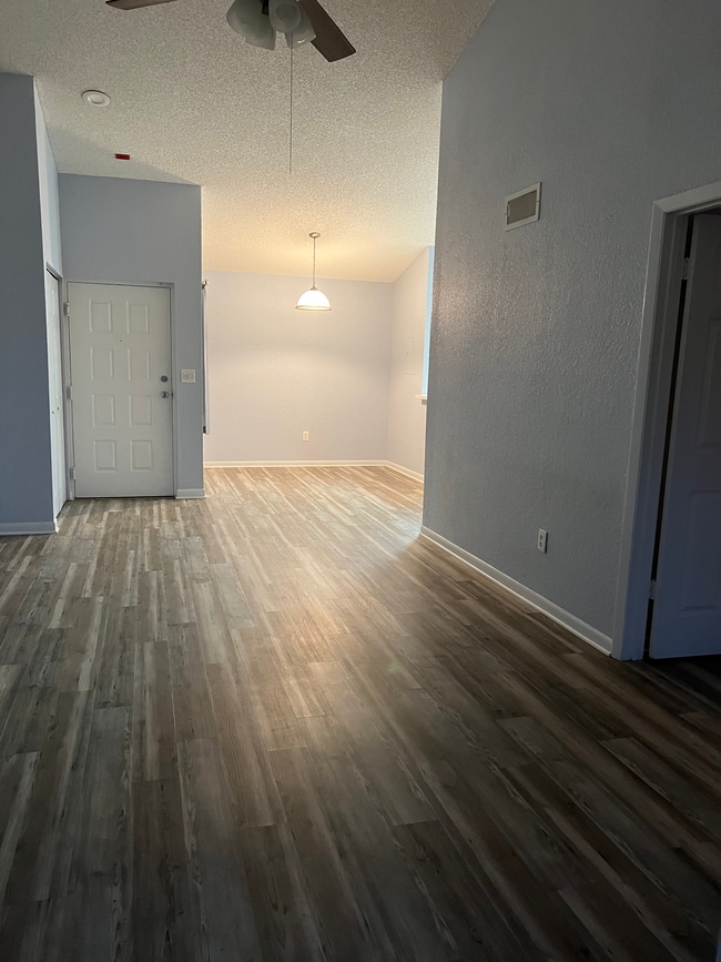 Building Photo - 2871 N Oakland Forest Dr