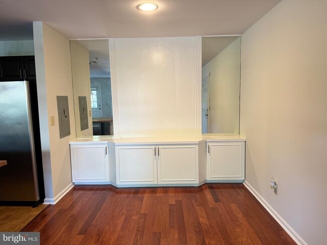 Building Photo - 400 Plumbridge Ct
