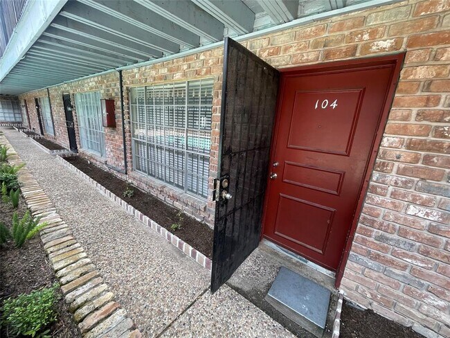 Building Photo - 5617 Bissonnet St