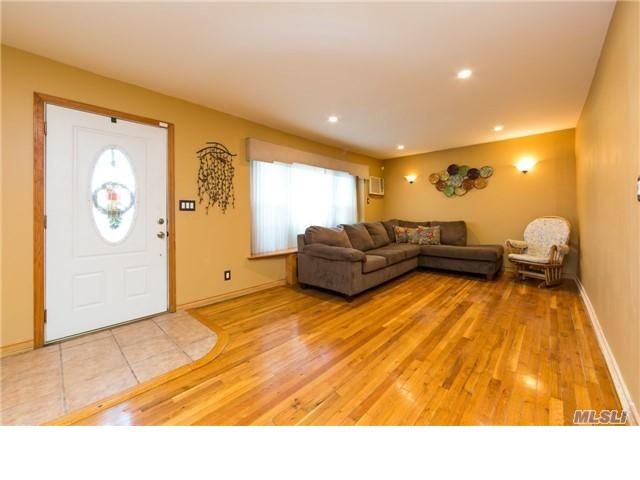 Primary Photo - 4 Birch Ln