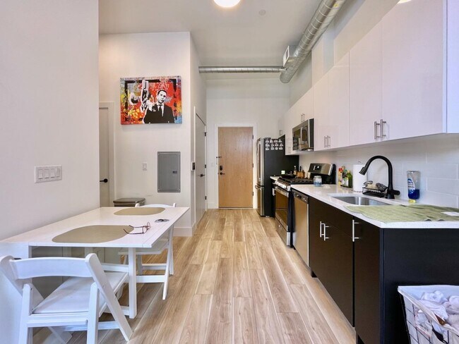 Foto del edificio - 375 Monmouth St