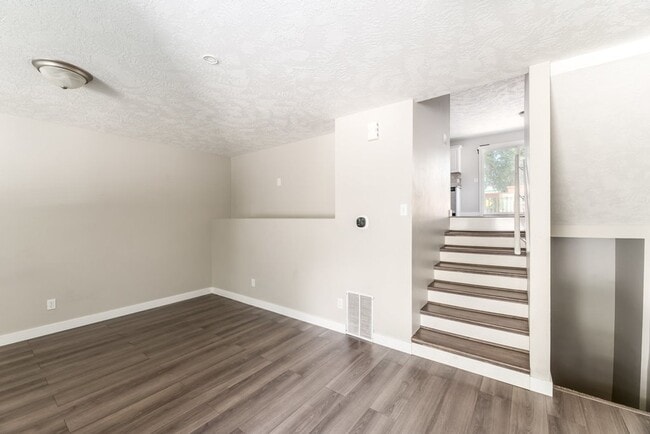 Building Photo - North Provo Duplex