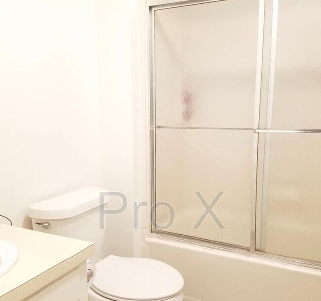 Foto del edificio - 110 W Lindburg St