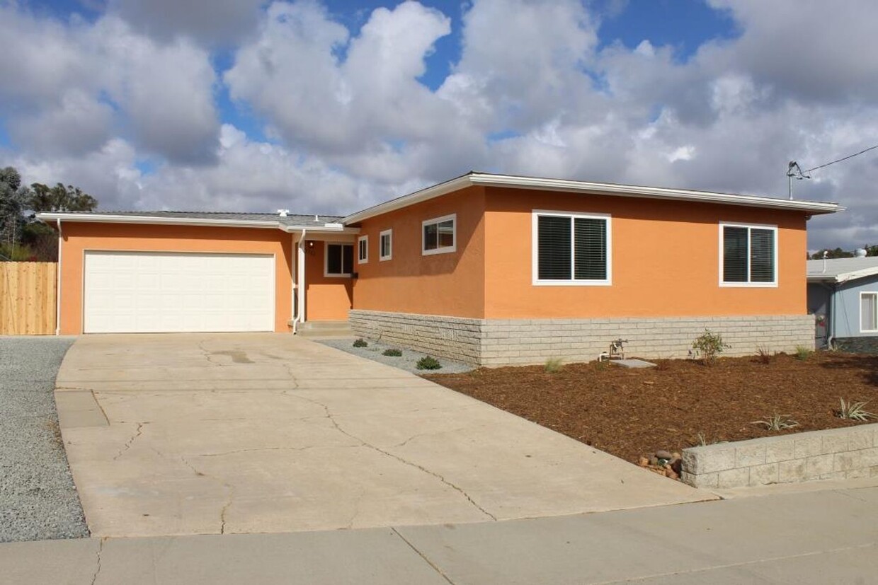 Foto principal - 3Bed/2Bath -Serra Mesa ~ Gowdy Ave.