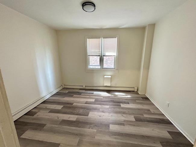 Building Photo - 108 W Girard Ave