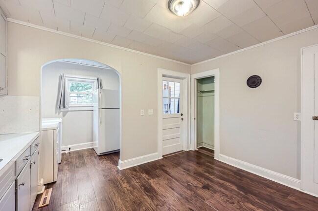 Foto del edificio - 903 Hillcrest St