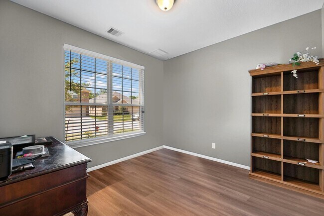 Foto del edificio - 1302 S Maple Dr