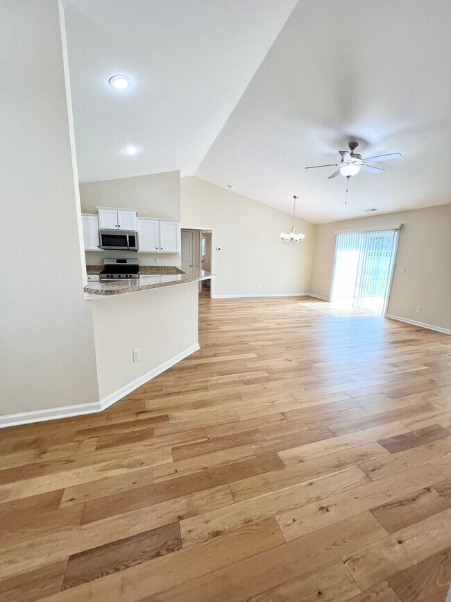 Foto del edificio - Beautiful home in Woodland Lakes! Extended...