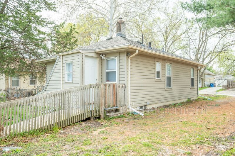 Primary Photo - 308 E Hillside Ave